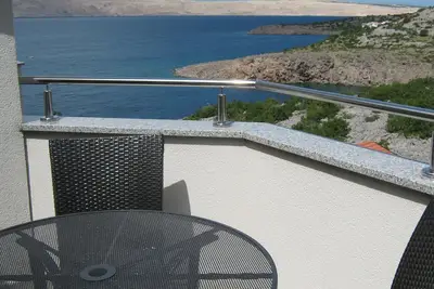 Appartement d'une chambre avec le balcon et la vue sur le mer Ribarica, Karlobag (A-24233-c)