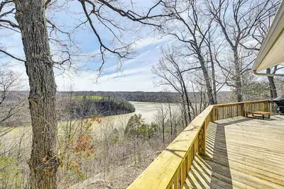 Image de Water-View Deck: Home on Dale Hollow Lake