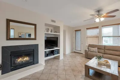 Image de Single Story Level w/ Heated Pool/Spa/Fitness Rm, Garage, Kierland's Fine Dining/Shopping+Free Golf