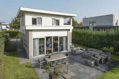 Image de Villa de luxe à Harderwijk avec jardin