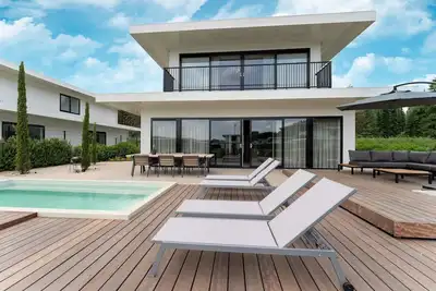 Image de Villa avec sauna et piscine chauffée près
