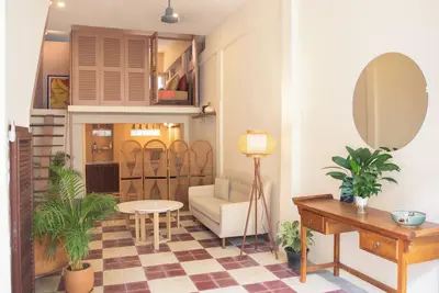 Image de Artsy Cocoon 1-bedroom Khmer-Deco loft in Central Phnom Penh