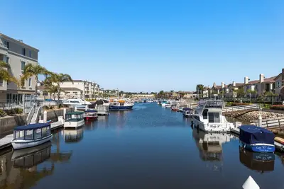 Image de Waterfront Living in the Beautiful Oxnard Marina with Spacious Balcony