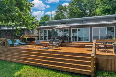 Image de Views I Large Deck I Mid-Century Cottage