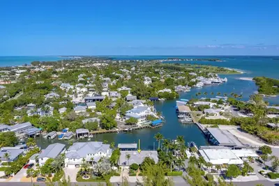 Image de 141 Damicare 3 bed / 2 Bath ground level - Canal & Dockage in back yard!