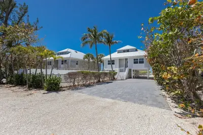 Image de 390 Gulf - Beachfront, 4 bed - 4 bath Private Pool - Dog Friendly!