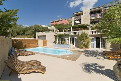 Image de Cosy family aprtment next to the pool only 10 min walk to beutifull pebble beach