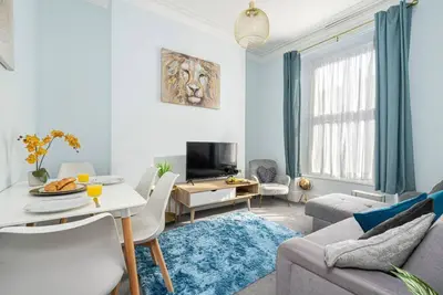Image de Joivy Charming 4-bed house near The Hoe Park