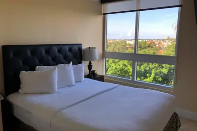 Image de Coconut Grove Retreat, 2/2 Condo across from Bay