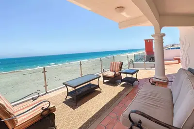 Image de Your Beachfront Escape Close to Everything