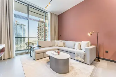 Image de High-Rise 1br with Lake and City Views and Minutes to Metro, Mbl Royal, Jlt