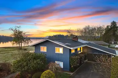 Image de 6b4b Oceanfront with Mt. Rainier Views @Bremerton