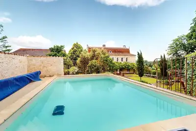 Image de Belle maison Ă Les Leves Et Thoumeyra