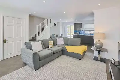 Image de Host & Stay | Farm Road