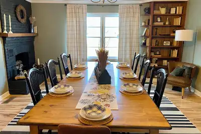 Image de 3-Bdrm Farmhouse w\/ Great Mountain Views