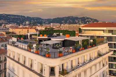 Image de Penthouse de luxe sur La Croisette. \nTerrasse de 240m² avec piscine privée.