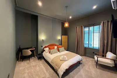Image de Akroyd House - The Dean Clough Room, A brand new stunning guest house, town centre location with par