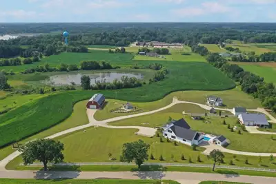 Image de Private Farmhouse with Saltwater Pool and Fire Pit. Great for groups!
