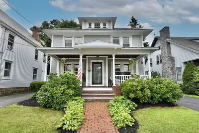 Image de Charming Designer-Owned 1930's Bungalow