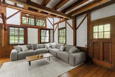 Image de Charming 3-bedroom house in lovely Lake Geneva with Ac, WiFi, pond, fire pit