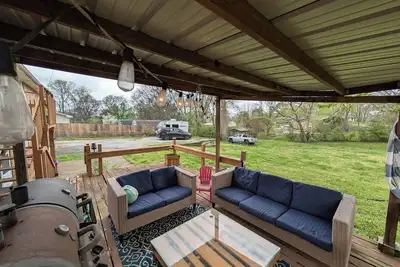 Image de Charming cozy basement bungalow with garage