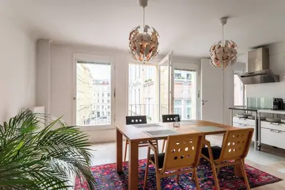 Image de Appartement Lumineux à l´Étage Élevé au Coeur Culturel de Vienne