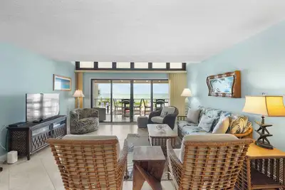 Image de Tropical & Elegantly Updated Oceanfront Townhome