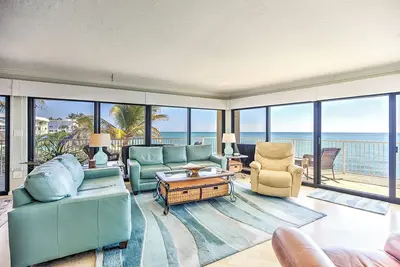 Image de Luxuriously Remodeled & Expansive Wraparound Ocean Views