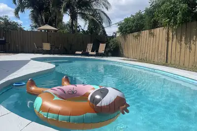 Image de Oasis Pool Home less than 10 minutes from Beach
