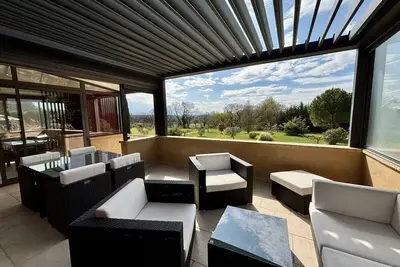 Image de Villa en campagne avec spa de nage