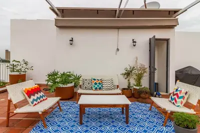 Image de Penthouse with private rooftop and panoramic views