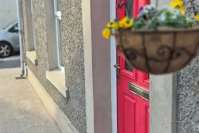 Image de Comfortable Cottage Stay Outside Belfast | Private Parking & Sleeps 4 guests