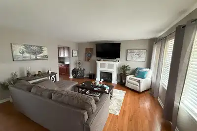 Image de Like new Cozy townhome with home office in Beaver Falls, near Pittsburgh