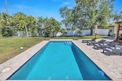 Image de Stunning Tropical Pool House Delray Near The Beach - 3 bedrooms 3 baths -