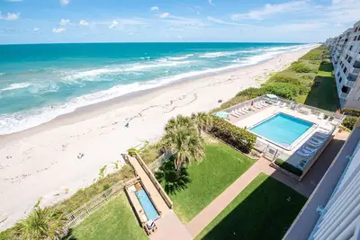 Image de Beachside Comfort: 2-Bedroom/2-Bathroom Condo in Indian Harbour Beach Unit 604
