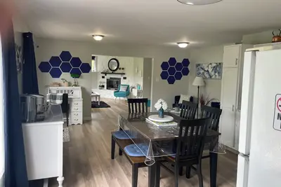 Image de Beautiful, cozy, spacious suite located central Pei. 3 bedrooms 4 beds.
