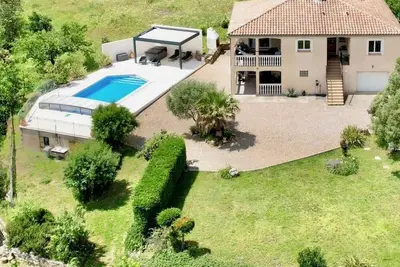Image de Mountain views with Heated pool and optional Jacuzzi. South of France
