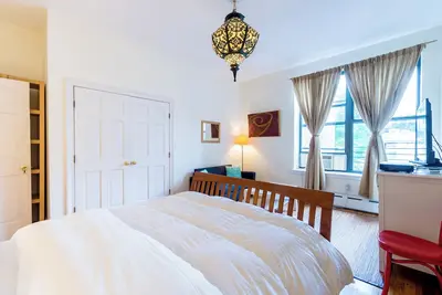 Image de spacious quiet bright 2-bedroom 2 bathroom in a Harlem brownstone with Ac, WiFi