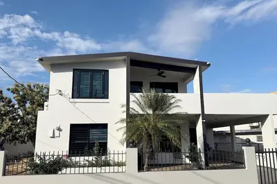 Image de Stylish 3-bedroom house with King Suite, Pool, Terrace, Ac, WiFi in Aguadilla