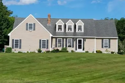 Image de Close to the Arundel Golf course, Dock Square and a short ride to the beaches.