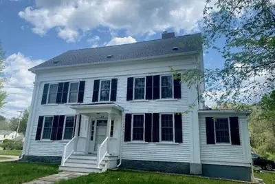 Image de Lovely Historic home on Maine Street in Kennebunkport.
