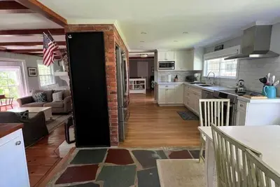 Walk to Gooches Beach and Dock Sq