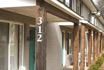 Image de Modern 2br Big City Feel | Pets+, Parking+
