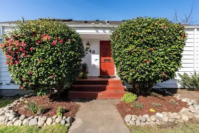 Image de Sunset House w/view of the Sound and the Olympics-