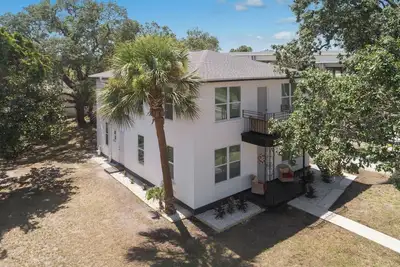 Image de Charming 2-bedroom Apartment in Downtown St. Petersburg
