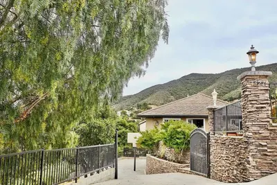 Image de Panoramic Views, Hot tub, Sauna, Ev chargers, Parking, Table Tennis, Fway close.