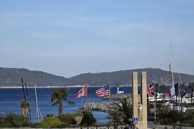 Image de T2 idéal à 50m de la Plage: Tout à Pied : Parfait pour des Vacances Relax!