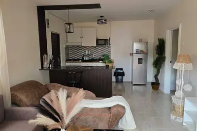 Image de Modern 1-bedroom apartment with Ac, WiFi, rooftop just outside Gt
