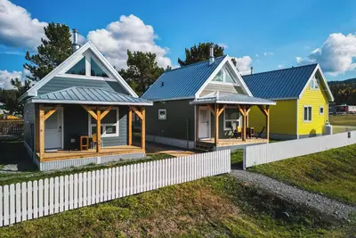 Image de Cozy Modern Tiny Home in the Heart of Nordegg