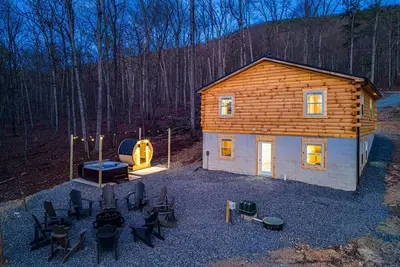 Image de 5Br Cabin W\/ Sauna, Hot Tub, Firepit, River Access and Games